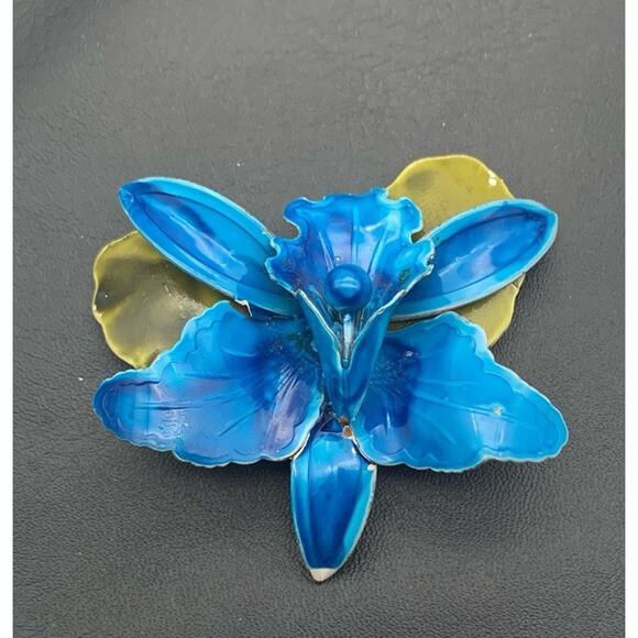 Vintage Metal And Blue & Green Enamel Flower Brooch - Picture 2 of 5